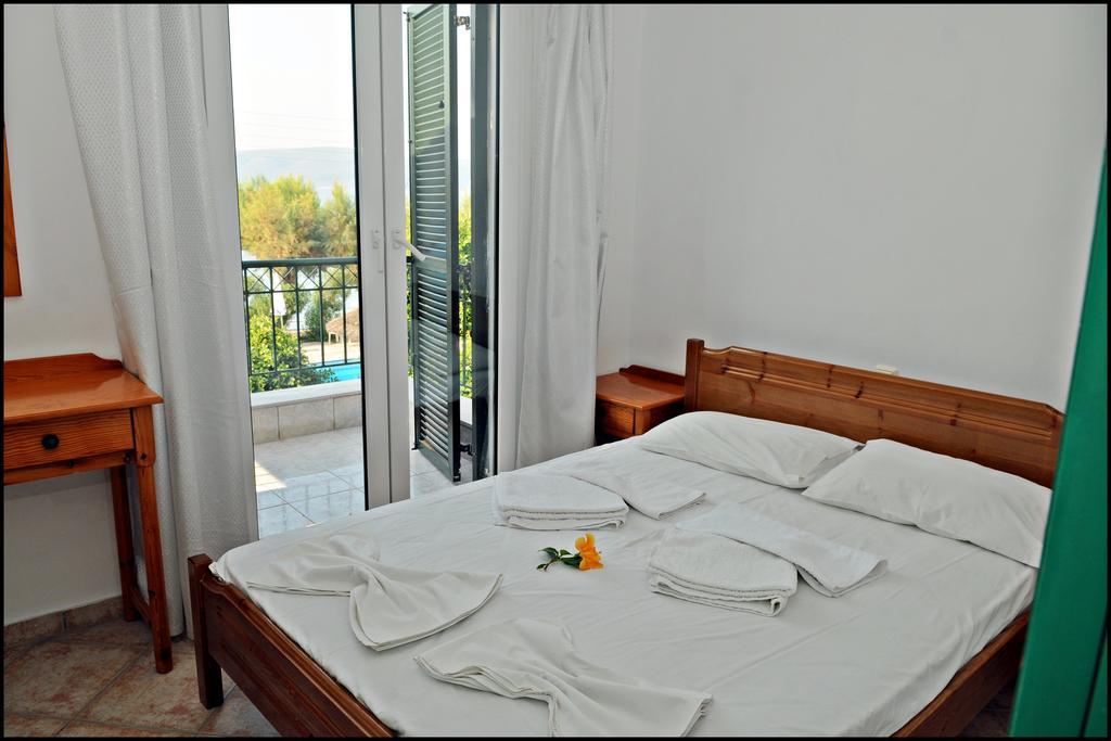 Posidonio Hotel Klima  Rum bild