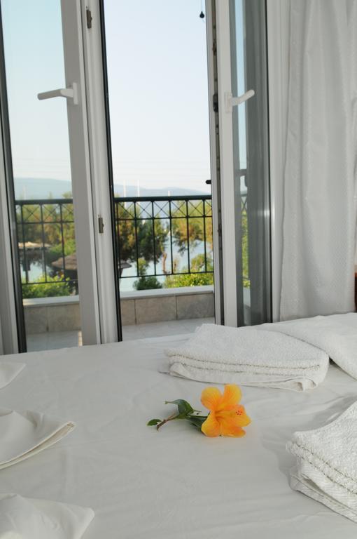 Posidonio Hotel Klima  Rum bild